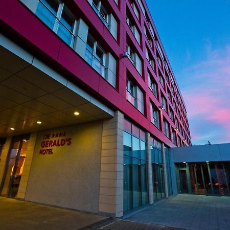 The Gerald'S Hotel Rădăuţi Exteriör bild