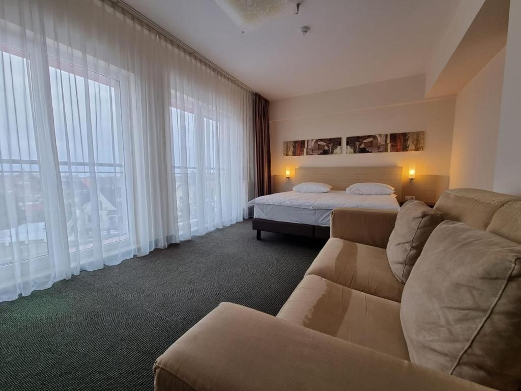 The Gerald'S Hotel Rădăuţi Exteriör bild