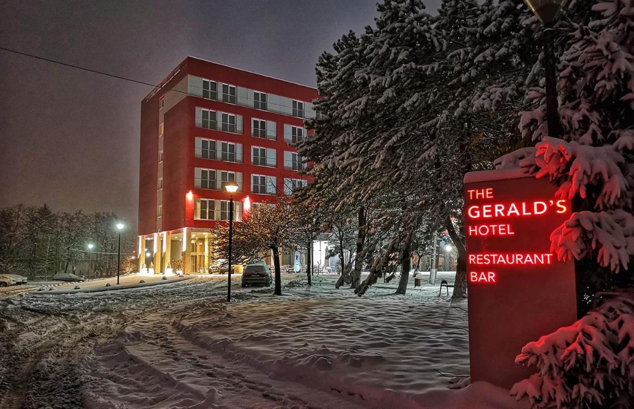 The Gerald'S Hotel Rădăuţi Exteriör bild