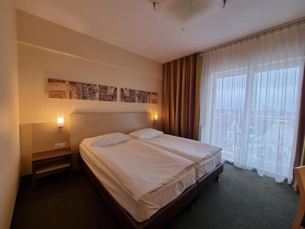 The Gerald'S Hotel Rădăuţi Exteriör bild