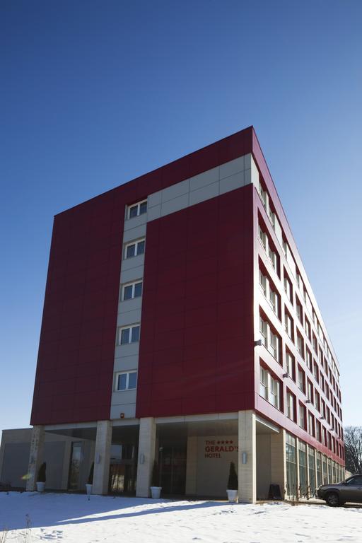 The Gerald'S Hotel Rădăuţi Exteriör bild