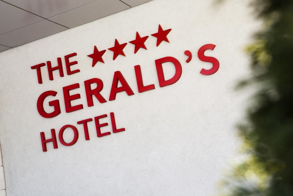 The Gerald'S Hotel Rădăuţi Exteriör bild